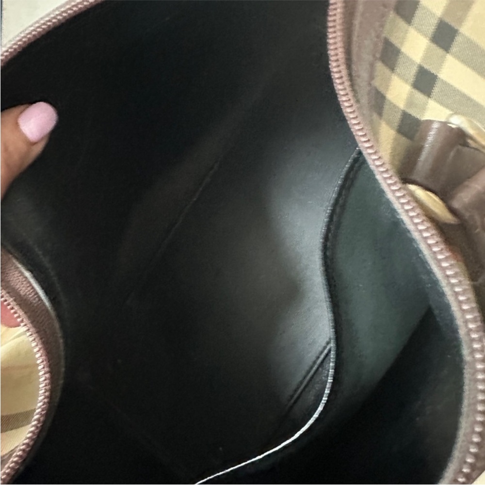 Burberry Boston Medium Size. - Picture 16 of 17